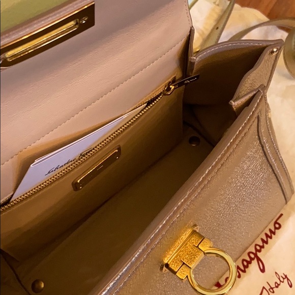 Gold Salvatore Ferragamo Bag - Picture 4 of 4